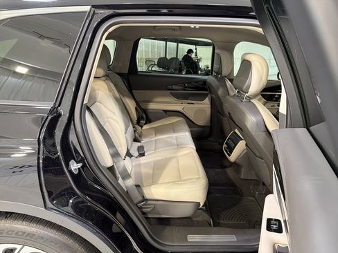 Used 2024 Lincoln Nautilus Premier AWD/4WD image 12