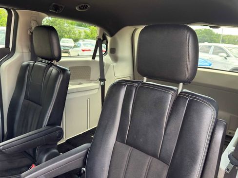 Used 2019 Dodge Grand Caravan SXT FWD image 28