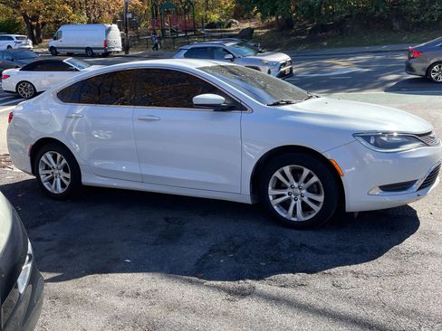 Used 2015 Chrysler 200 Limited image 1