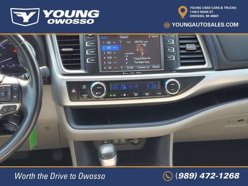Used 2018 Toyota Highlander Plus FWD image 23