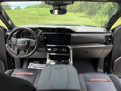 Used 2024 GMC Sierra 2500 AT4 w/ AT4 Premium Plus Package AWD/4WD image 16