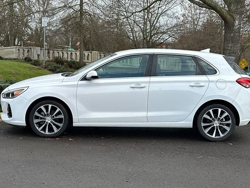 Used 2018 Hyundai Elantra GT image 5