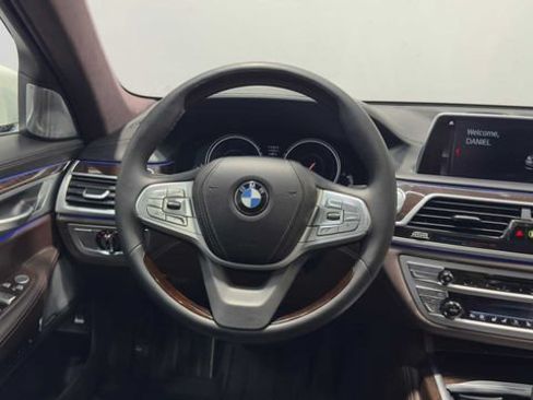 Used 2019 BMW 750i w/ Autobahn Package RWD image 23