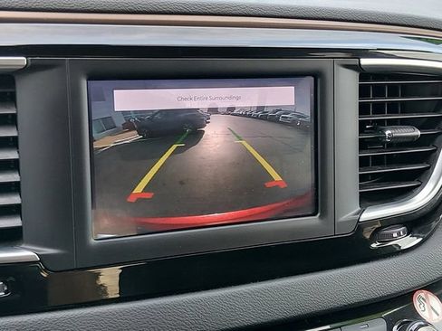 Used 2022 Chrysler Voyager LX FWD image 20