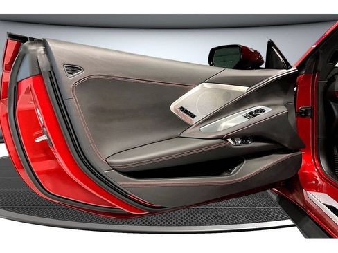 Used 2024 Chevrolet Corvette Stingray Premium Cpe w/ Z51 Performance Package RWD image 28