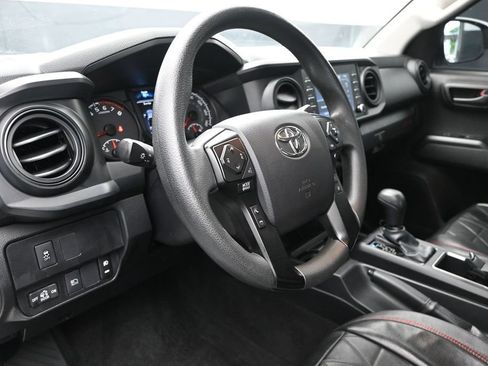 Used 2022 Toyota Tacoma SR w/ SR Convenience Package RWD image 12