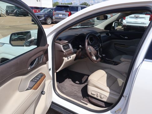 Used 2019 GMC Acadia Denali w/ Technology Package FWD image 5