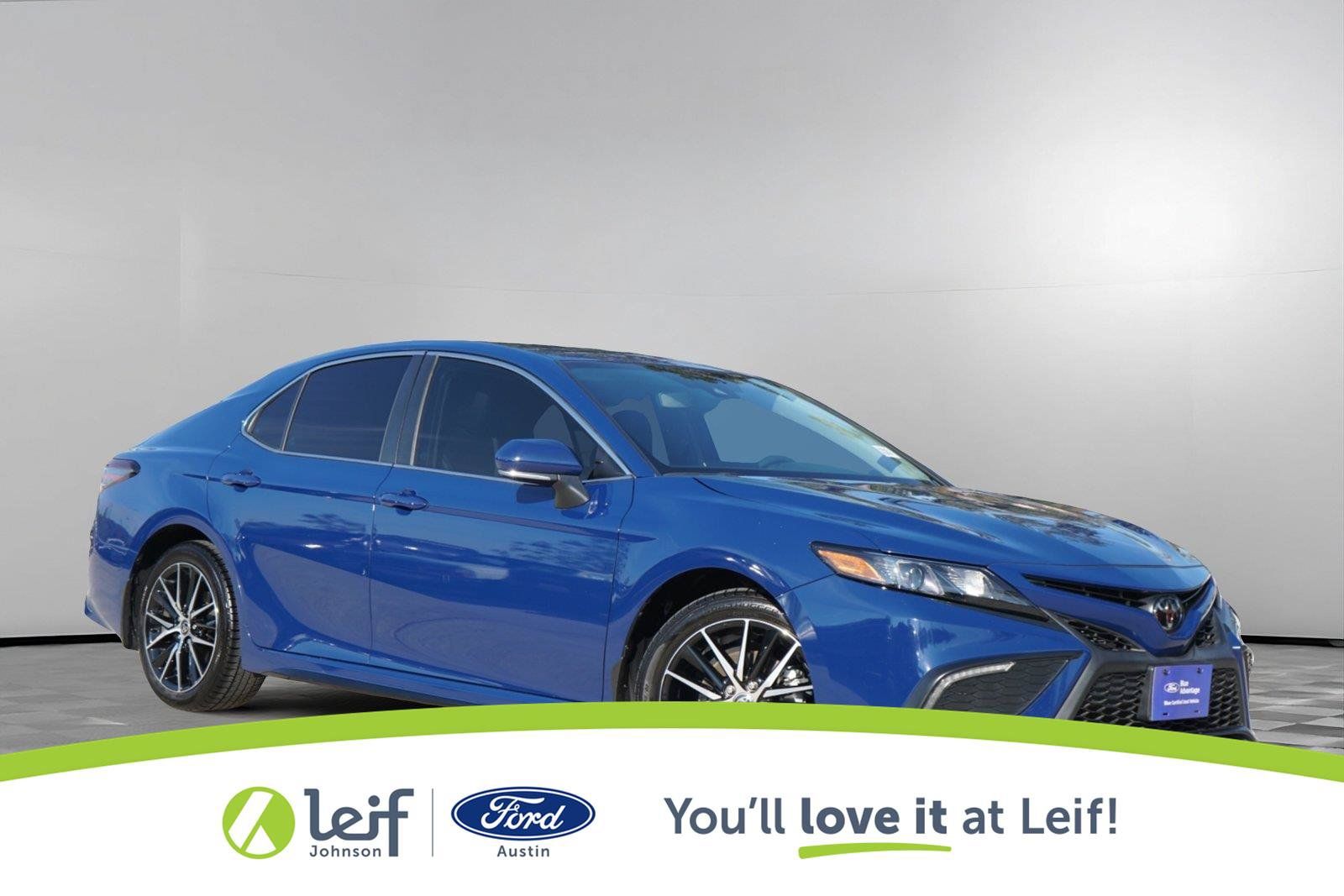 Used 2024 Toyota Camry SE FWD image 1