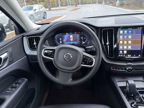 Certified 2025 Volvo XC60 B5 Plus image 18