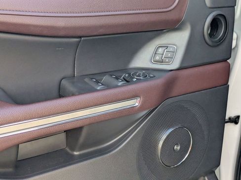 Used 2024 Ford Expedition Limited image 16