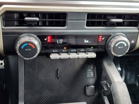 Used 2025 Toyota Tacoma TRD Sport AWD/4WD image 11