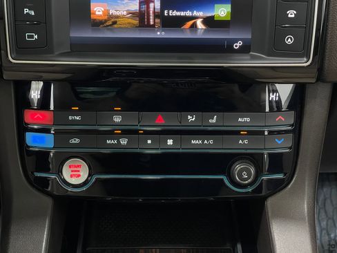 Used 2017 Jaguar F-PACE Prestige image 26