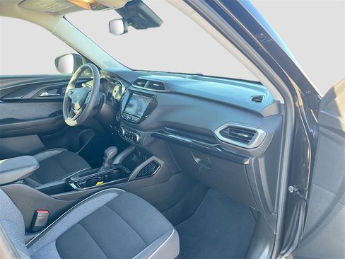 Used 2021 Chevrolet TrailBlazer LT w/ Convenience Package image 28