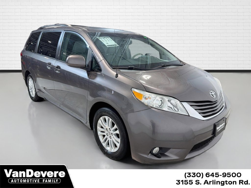 Used 2014 Toyota Sienna XLE FWD image 1