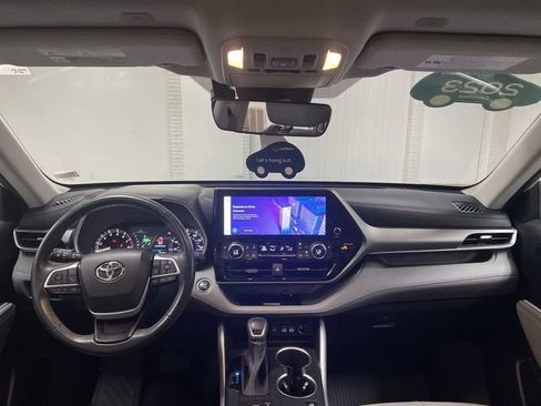 Used 2023 Toyota Highlander XLE AWD/4WD image 21
