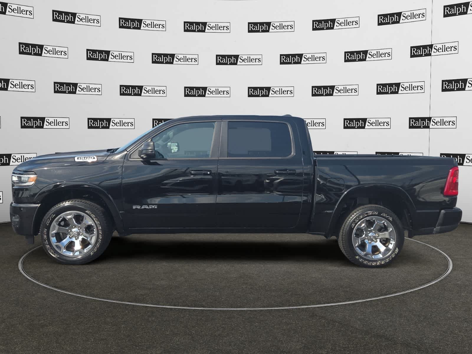 Used 2025 RAM 1500 Big Horn AWD/4WD image 3