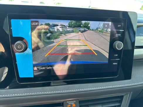 New 2025 Volkswagen Taos SE image 18