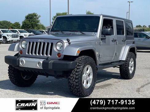 Used 2013 Jeep Wrangler Unlimited Sahara w/ Connectivity Group AWD/4WD image 3