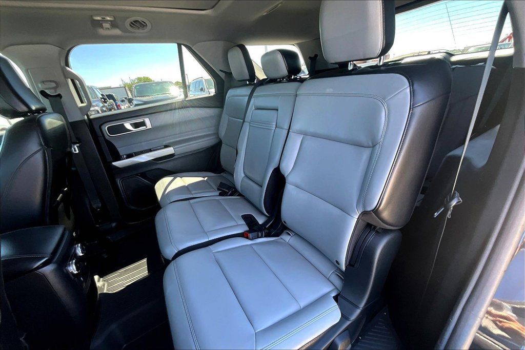 Used 2021 Ford Explorer XLT w/ Equipment Group 202A AWD/4WD image 28