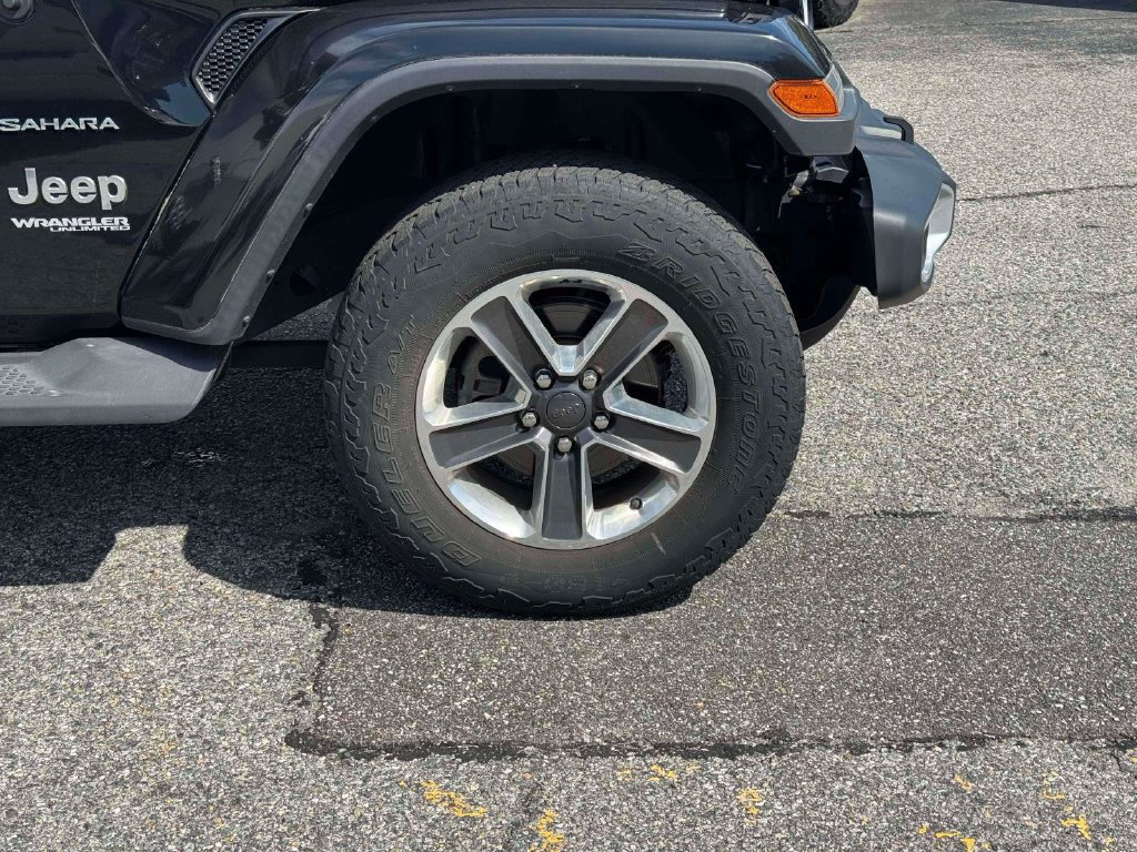 Used 2021 Jeep Wrangler Unlimited Sahara AWD/4WD image 9