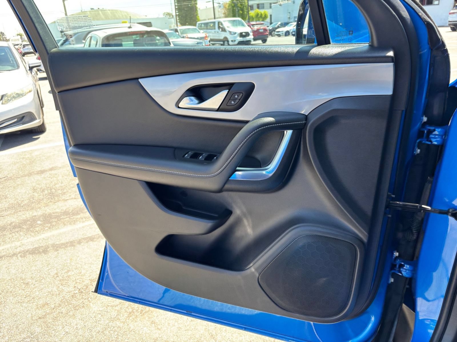 Used 2025 Chevrolet Blazer LT FWD image 18