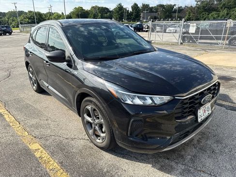 Used 2023 Ford Escape ST-Line w/ Tech Pack #1 FWD image 3