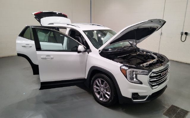Used 2024 GMC Terrain SLT FWD image 13