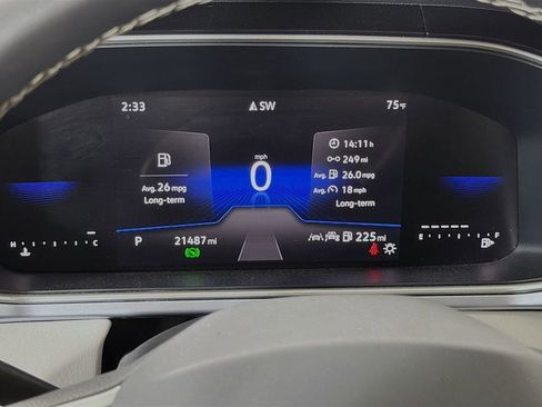 Used 2025 Volkswagen Taos SE image 15