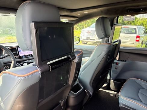 New 2027 Chrysler Pacifica Pinnacle AWD/4WD image 25
