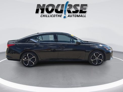 Used 2024 Nissan Altima 2.5 SR FWD image 9