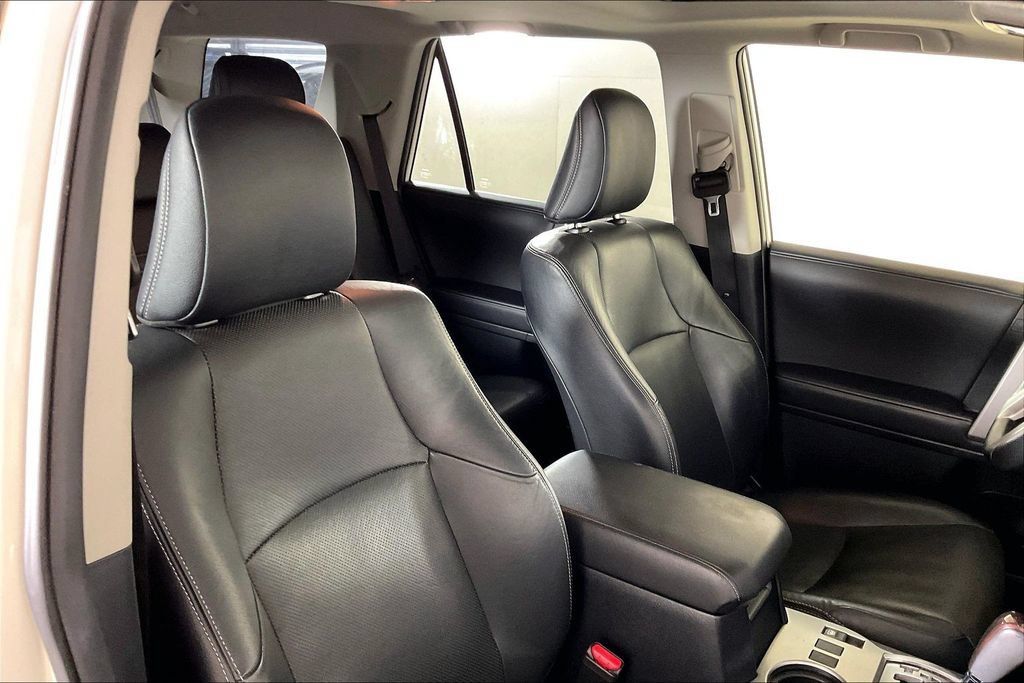 Used 2022 Toyota 4Runner Limited AWD/4WD image 6