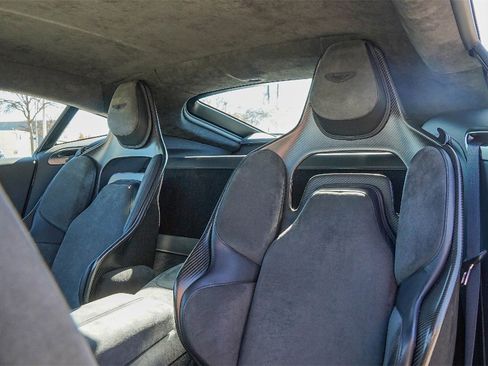 Used 2023 Aston Martin V8 Vantage Coupe image 21