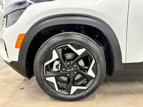 Used 2025 Kia Seltos S FWD image 9