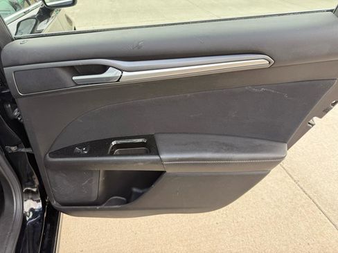 Used 2016 Ford Fusion SE image 17