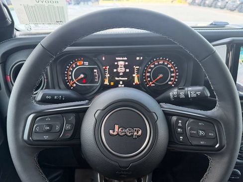 New 2026 Jeep Wrangler Unlimited Rubicon AWD/4WD image 18
