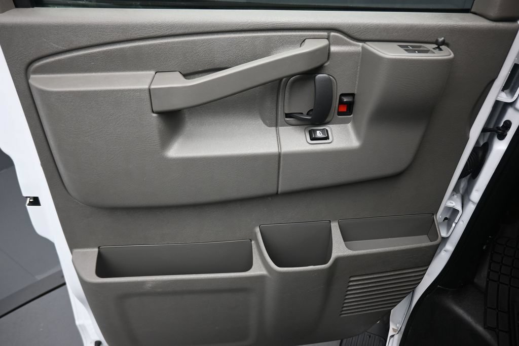 Used 2025 Chevrolet Express 2500 RWD image 10