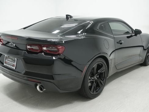 Used 2023 Chevrolet Camaro LT w/ Technology Package RWD image 4