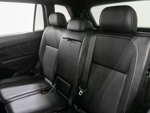 Used 2024 Volkswagen Tiguan SE R-Line image 25