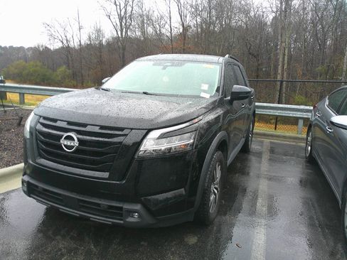 Used 2022 Nissan Pathfinder SL w/ SL Black Package image 6