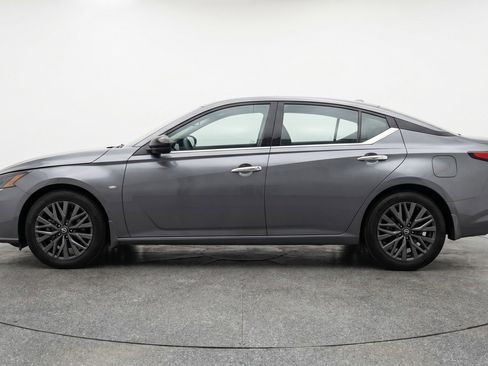Used 2025 Nissan Altima 2.5 SV FWD image 5
