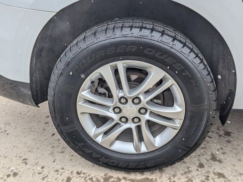 Used 2018 Buick Enclave Essence image 16