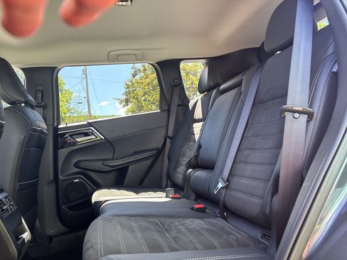 Used 2025 Mitsubishi Outlander SE AWD/4WD image 13