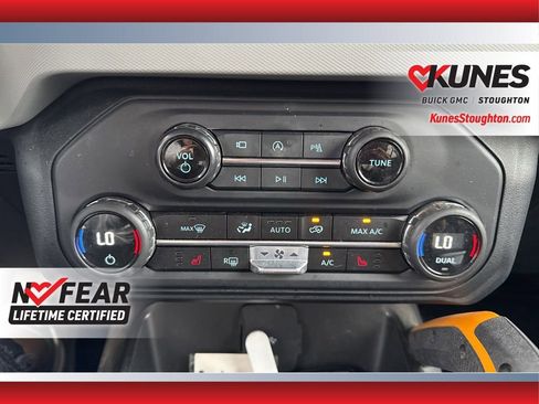 Used 2023 Ford Bronco Badlands image 32