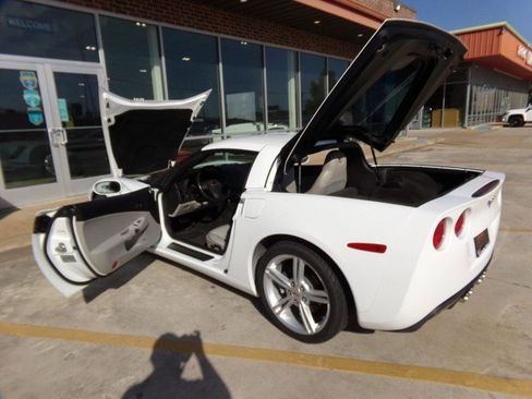 Used 2010 Chevrolet Corvette Coupe w/ Preferred Equipment Group RWD image 14