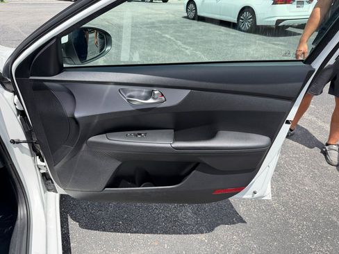 Used 2022 Kia Forte LXS FWD image 19