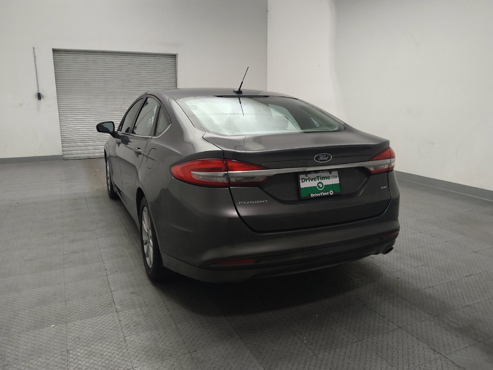 Used 2017 Ford Fusion SE w/ Fusion SE Technology Package FWD image 6