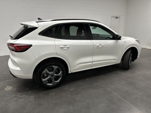 Used 2024 Ford Escape ST-Line w/ Tech Pack #1 AWD/4WD image 9