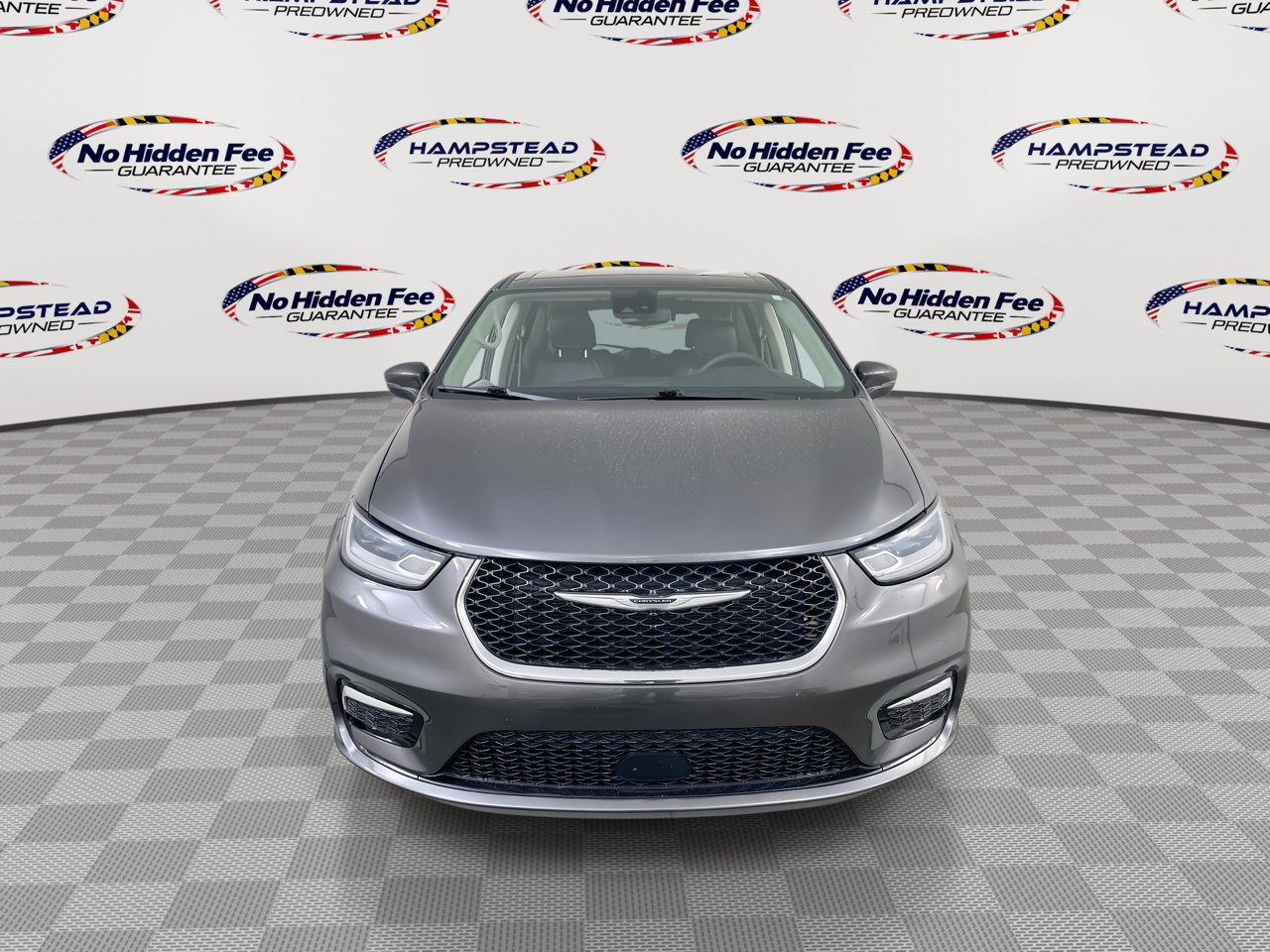 Used 2023 Chrysler Pacifica Touring-L FWD image 4