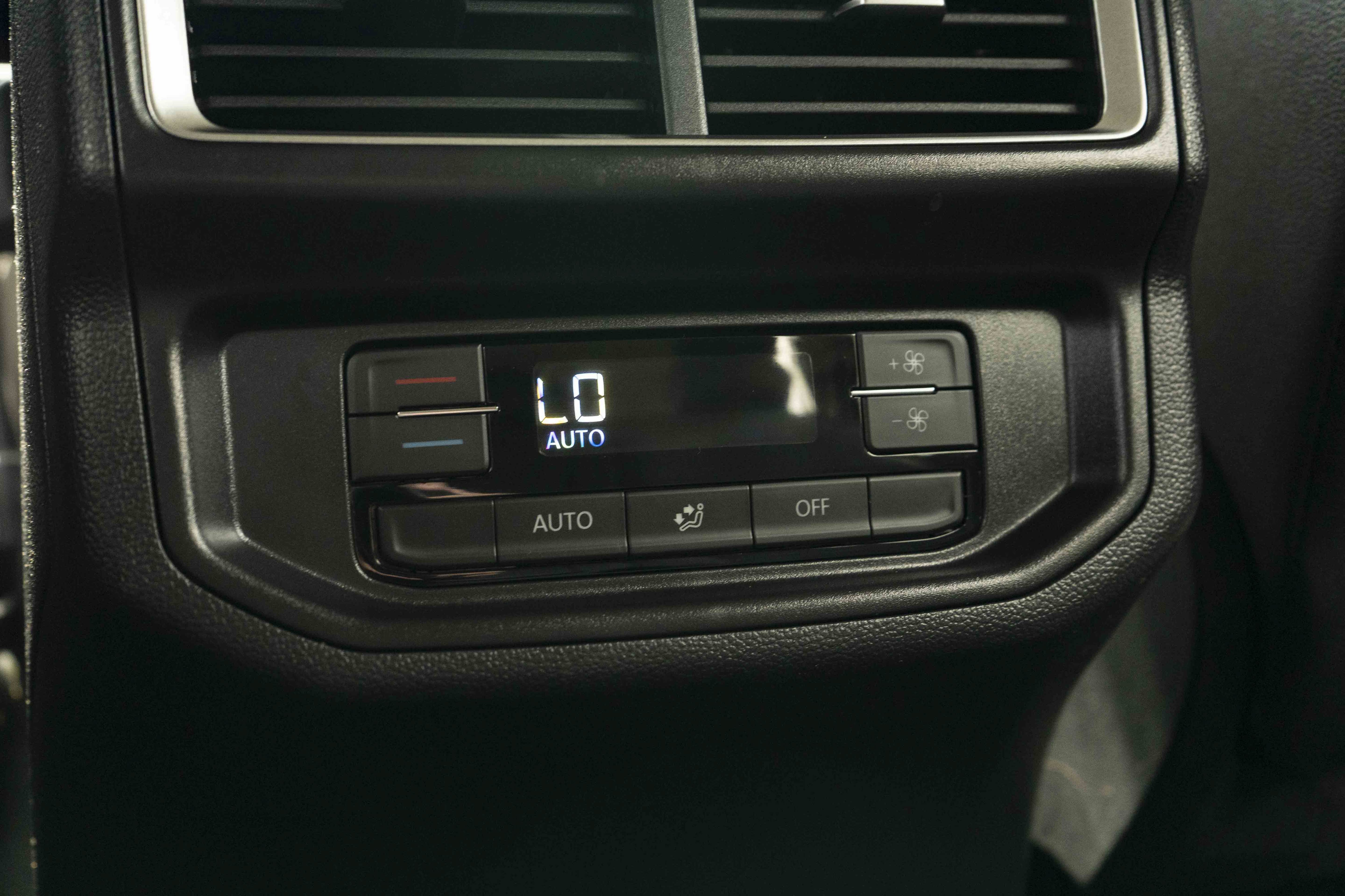 Certified 2026 Volkswagen Atlas SE FWD image 39