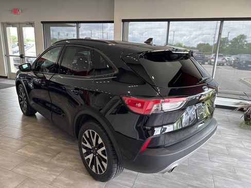 Used 2020 Ford Escape SE Sport image 10